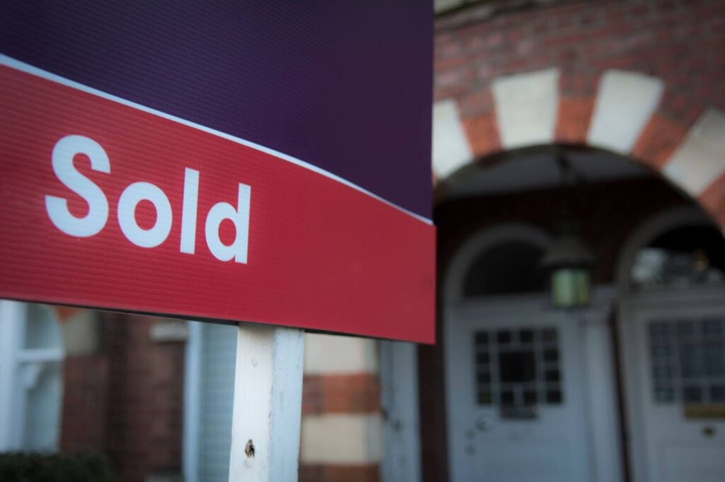 How to save for a house deposit featured image, sold sign