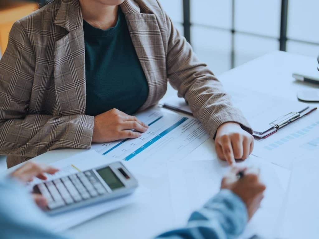 Showing how to prepare for annual financial planning review